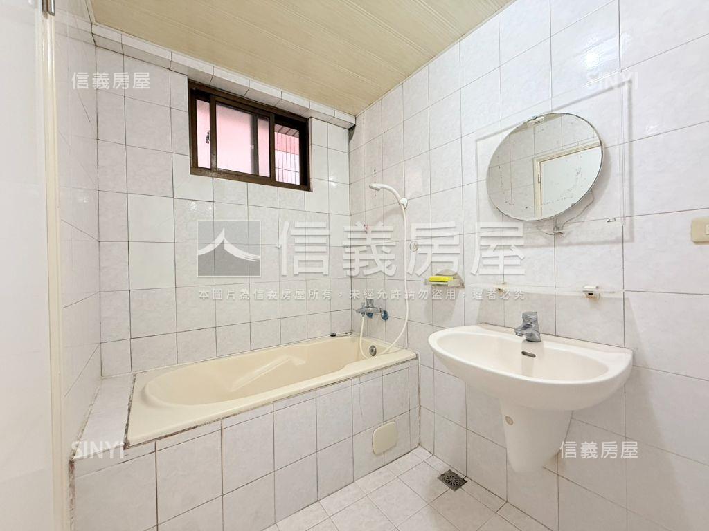 河堤成家三房車位房屋室內格局與周邊環境