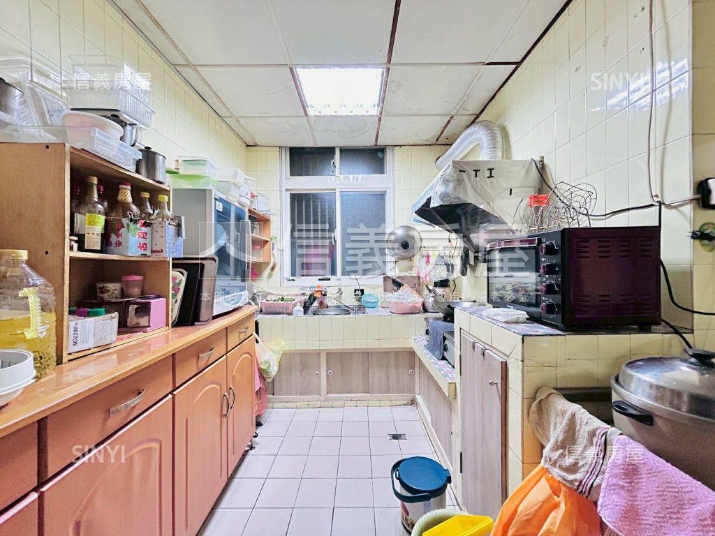 桃園市區大坪數公寓一樓房屋室內格局與周邊環境