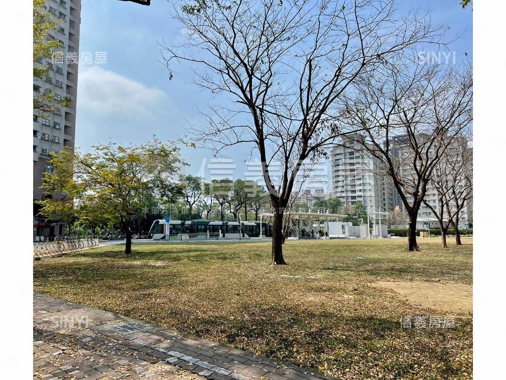 ＊農十六溫莎堡華麗金店面房屋室內格局與周邊環境