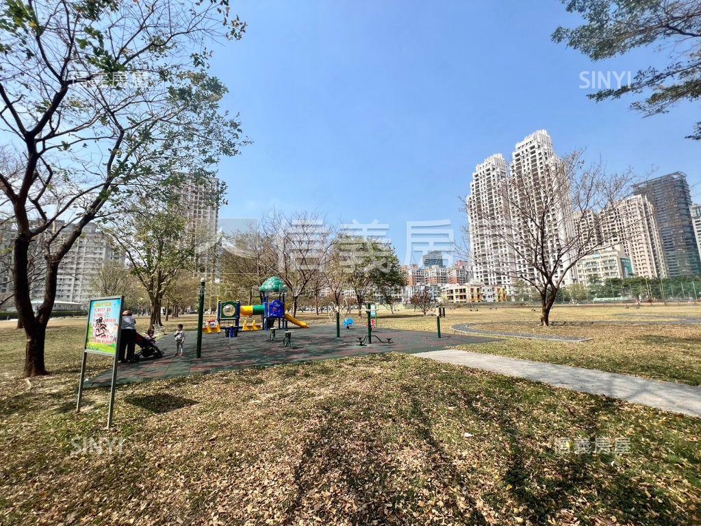 ＊農十六溫莎堡華麗金店面房屋室內格局與周邊環境