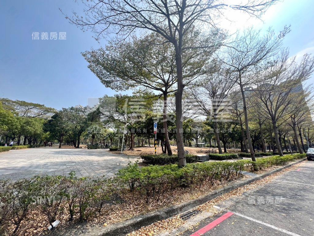 ＊農十六溫莎堡華麗金店面房屋室內格局與周邊環境