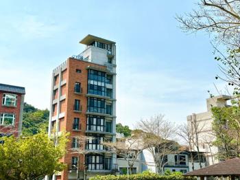 公園透亮奇岩電梯車庫別墅