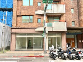 正鄰延壽街碧硯閣旁金店面