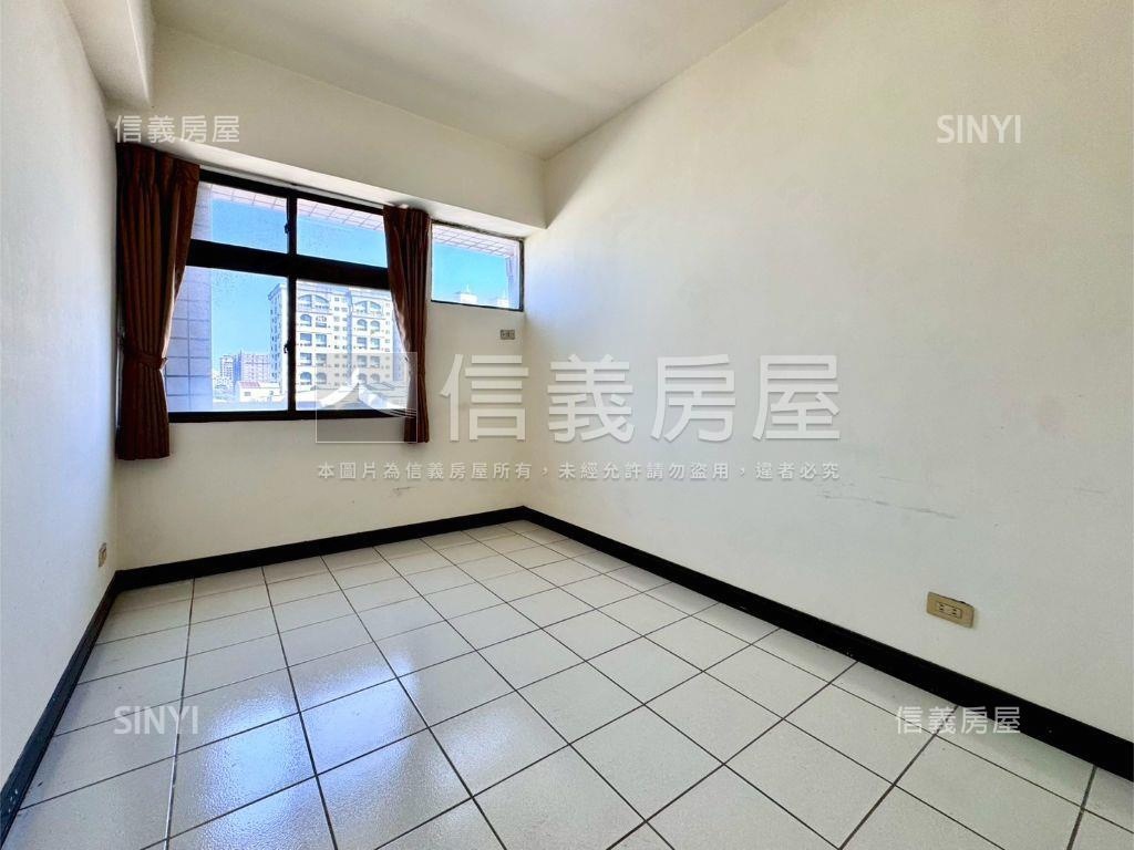 近１４期三房Ｂ１平車房屋室內格局與周邊環境