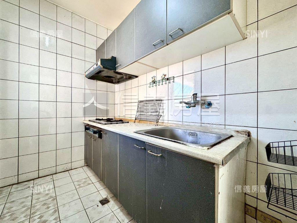 近１４期三房Ｂ１平車房屋室內格局與周邊環境