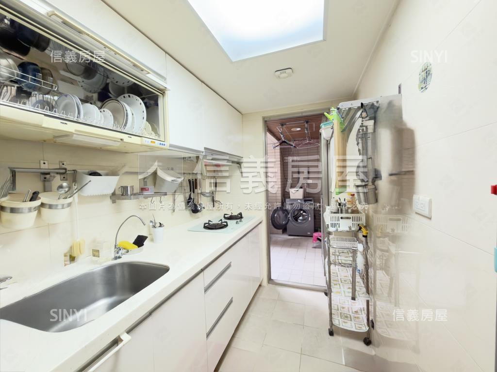 捷運．山景．三房坡平車位房屋室內格局與周邊環境