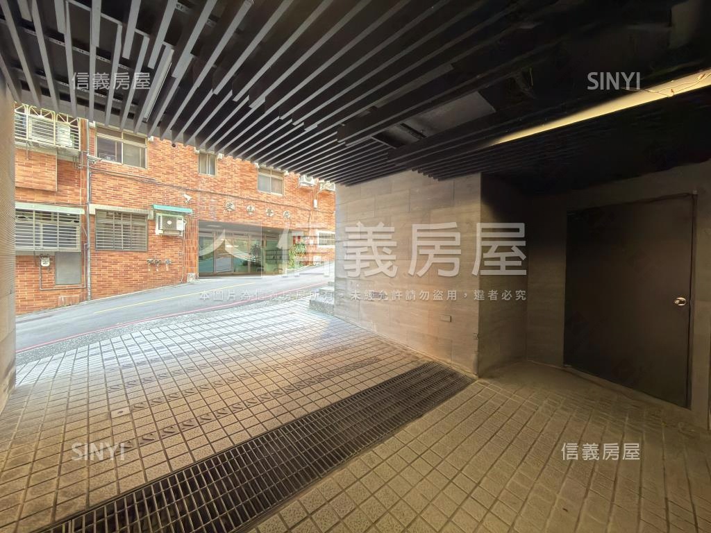 捷運．山景．三房坡平車位房屋室內格局與周邊環境