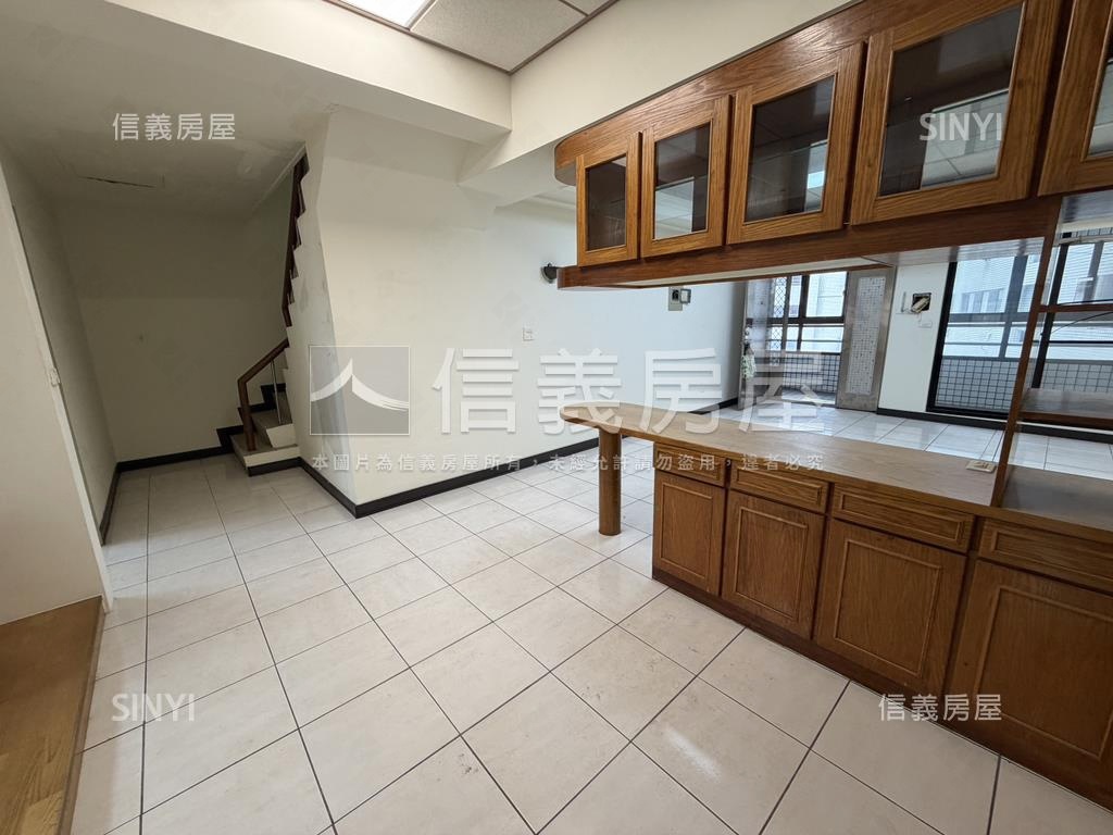 國產進化大樓大空間雙車位房屋室內格局與周邊環境