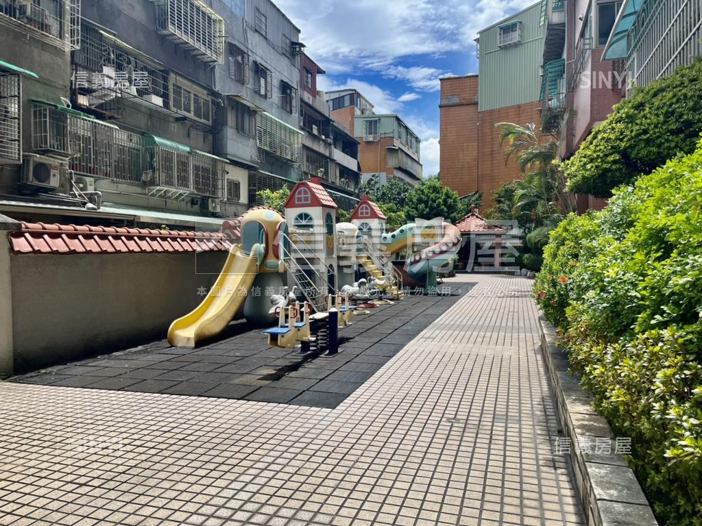 專任森活大市綠意三房車位房屋室內格局與周邊環境