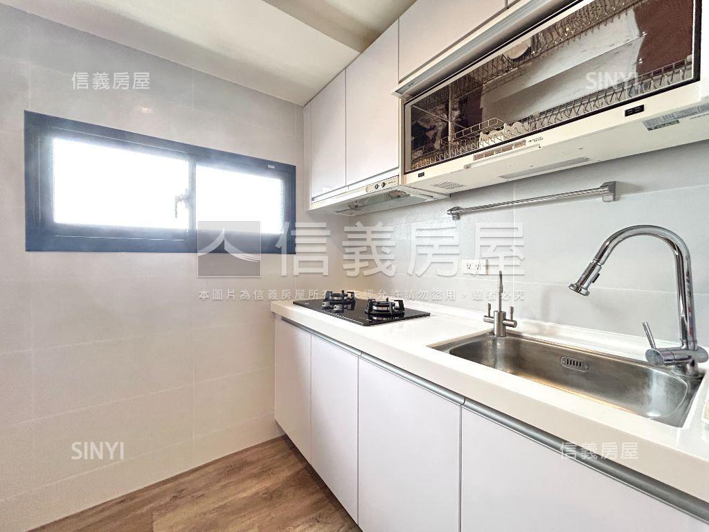 赫里翁臻愛兩房車位房屋室內格局與周邊環境