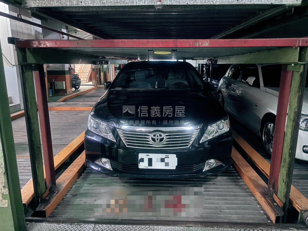 中正家族車位出售房屋室內格局與周邊環境