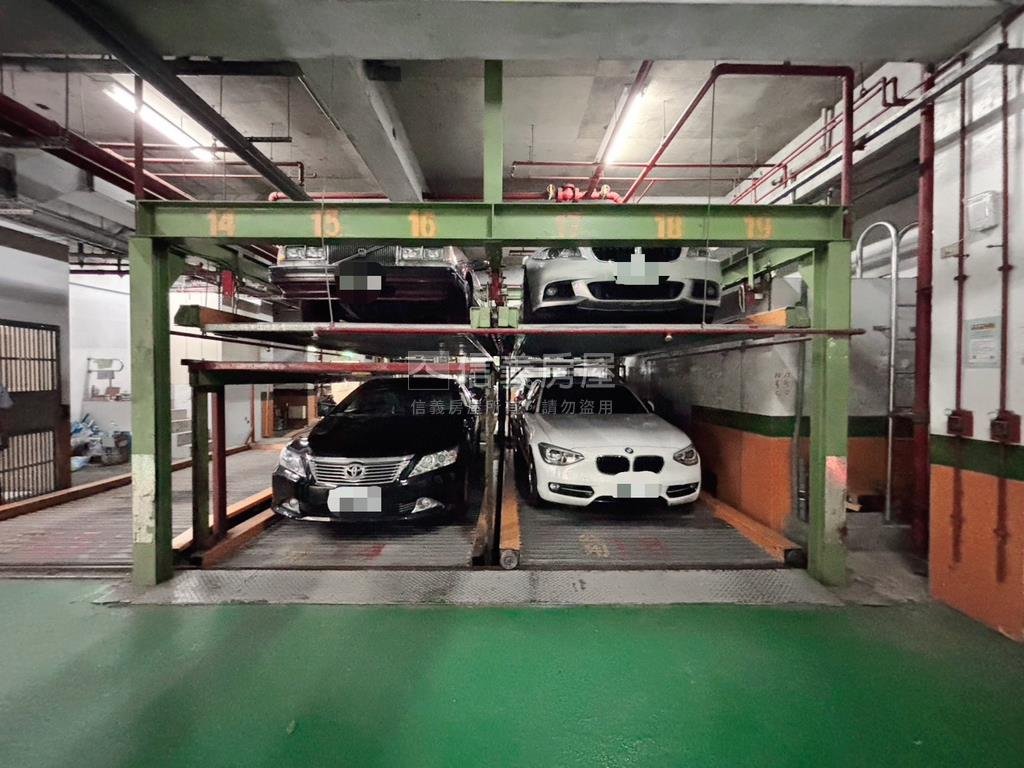 中正家族車位出售房屋室內格局與周邊環境