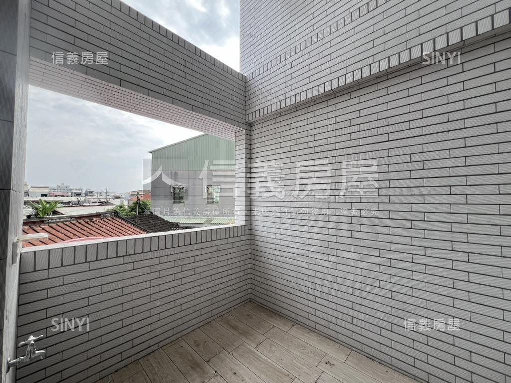 和順層峰藏紅三房平車房屋室內格局與周邊環境