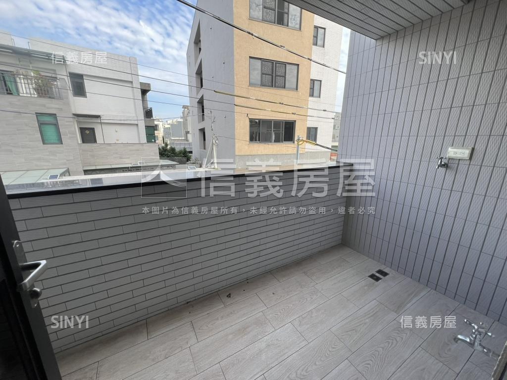 和順層峰藏紅三房平車房屋室內格局與周邊環境