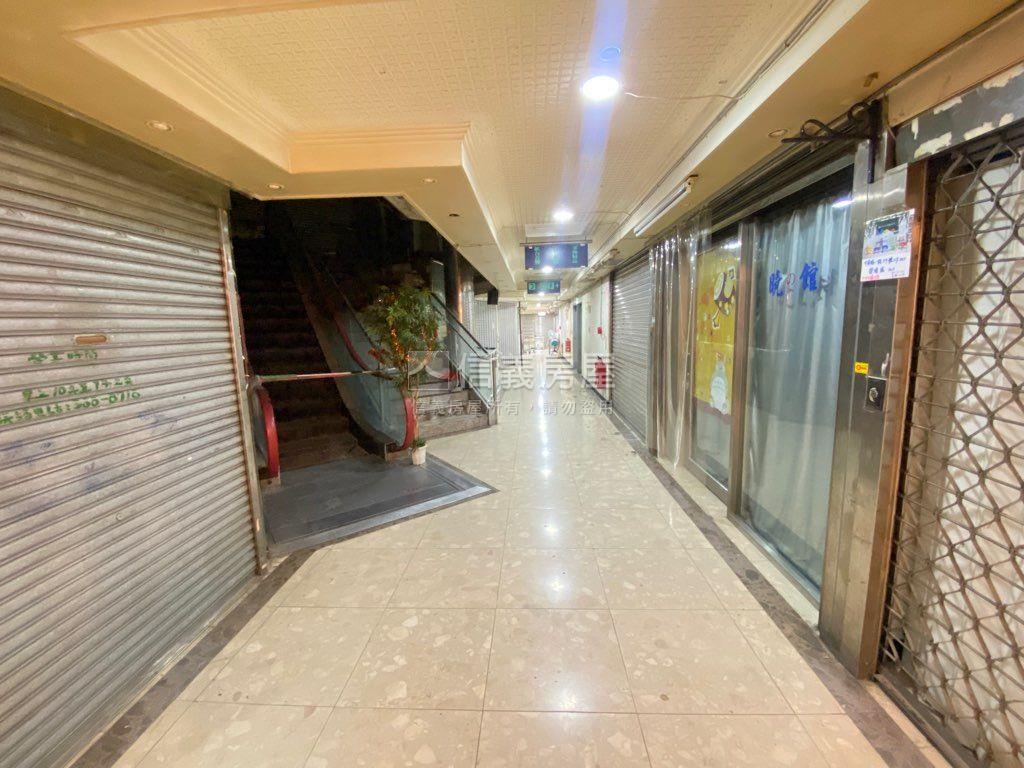 西門捷運２號出口適合店辦房屋室內格局與周邊環境