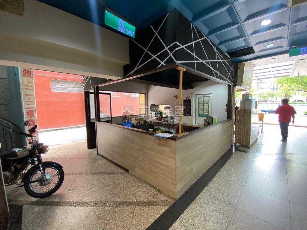 西門捷運２號出口適合店辦房屋室內格局與周邊環境