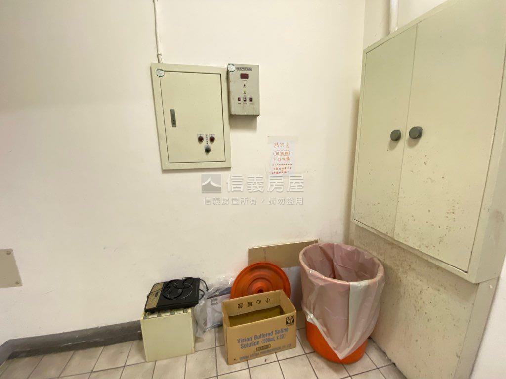 西門捷運２號出口適合店辦房屋室內格局與周邊環境