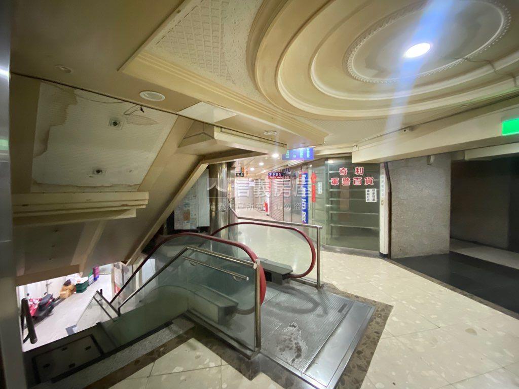 西門捷運２號出口適合店辦房屋室內格局與周邊環境