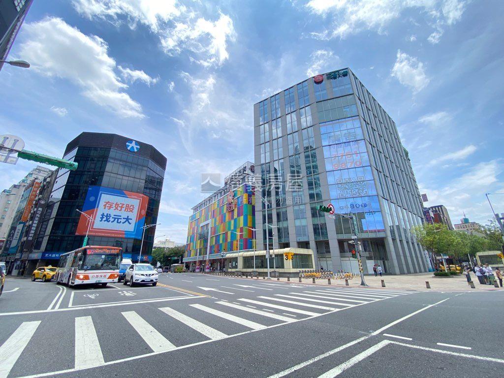 西門捷運２號出口適合店辦房屋室內格局與周邊環境
