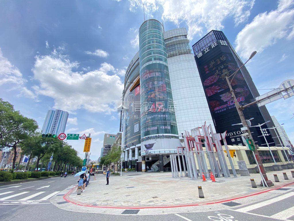 西門捷運２號出口適合店辦房屋室內格局與周邊環境