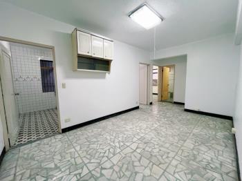 大坪林捷運一樓大空間