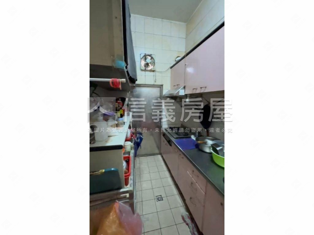 金山北一街邊間透天房屋室內格局與周邊環境