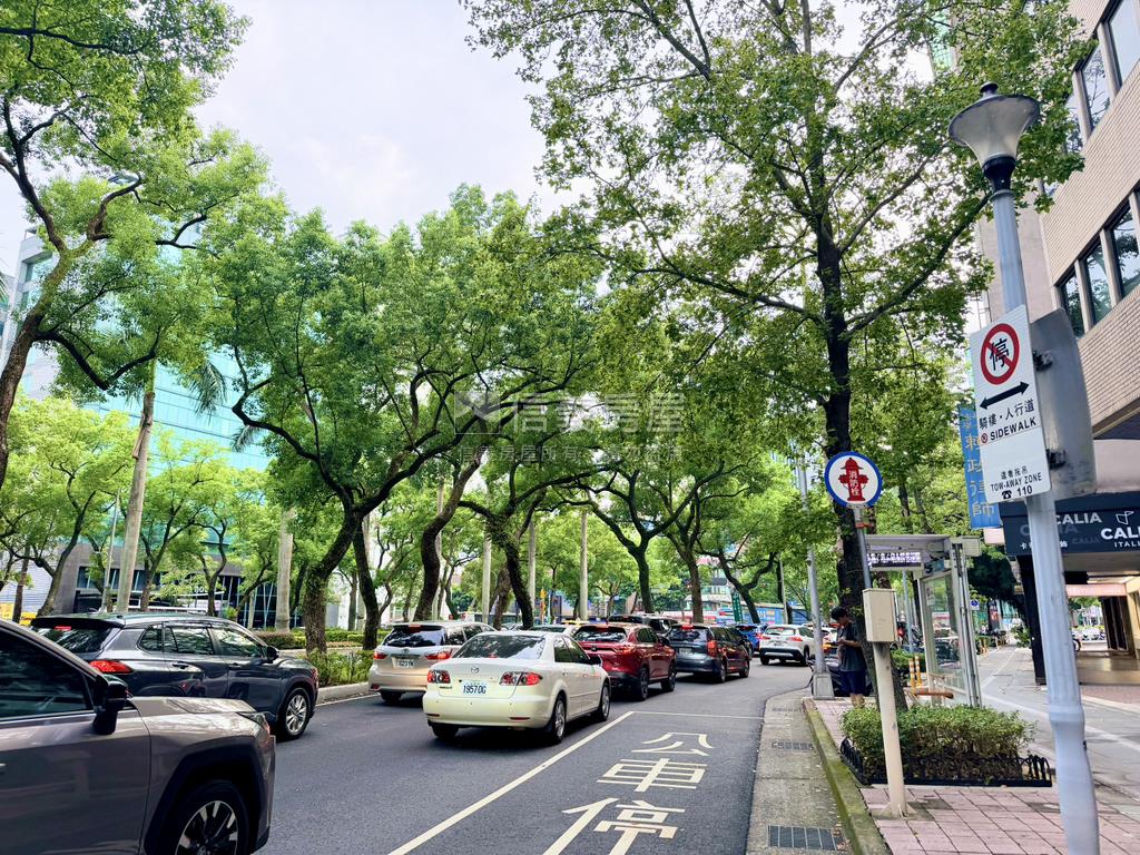 正仁愛路林蔭大道店面房屋室內格局與周邊環境