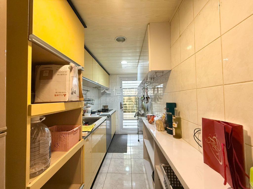 生態園區採光四房雙車房屋室內格局與周邊環境