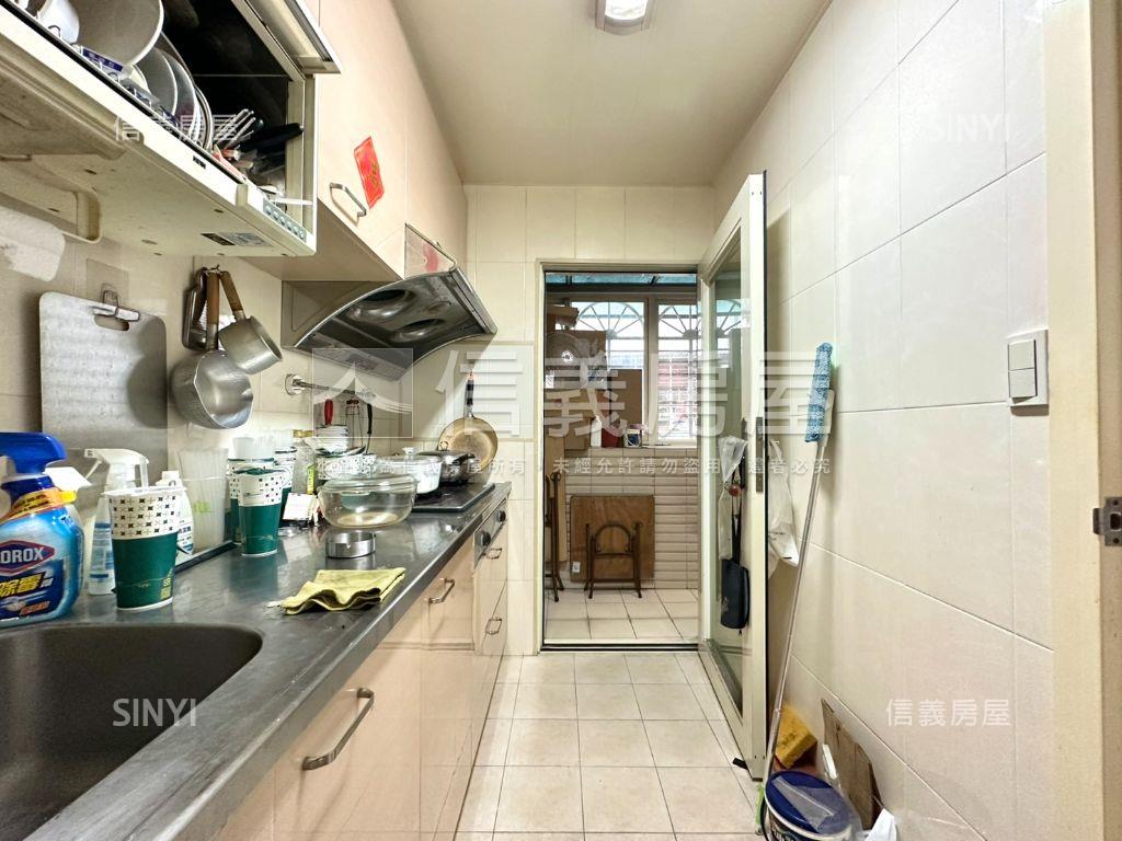 近港墘站低總價靓麗成家宅房屋室內格局與周邊環境