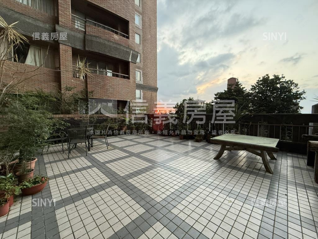 綠野山莊稀有大露臺戶房屋室內格局與周邊環境