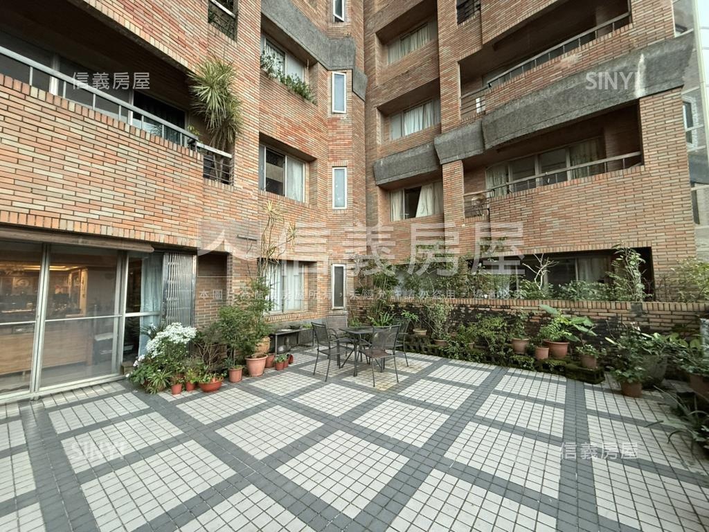 綠野山莊稀有大露臺戶房屋室內格局與周邊環境