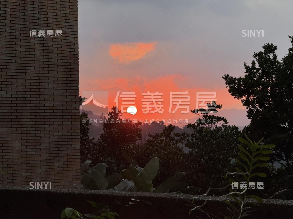 綠野山莊稀有大露臺戶房屋室內格局與周邊環境