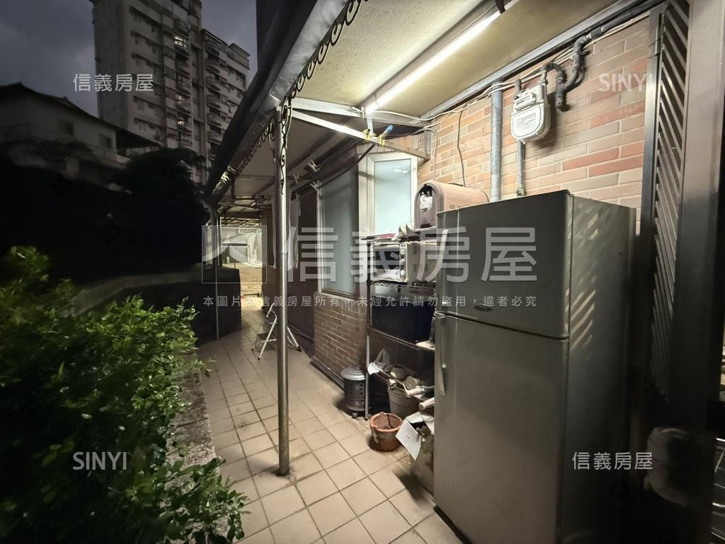 綠野山莊稀有大露臺戶房屋室內格局與周邊環境