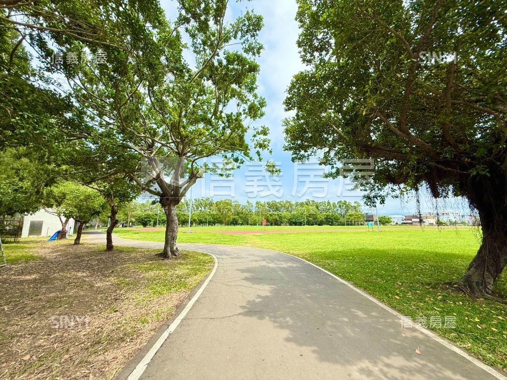 竹南運動公園３房平面車位房屋室內格局與周邊環境