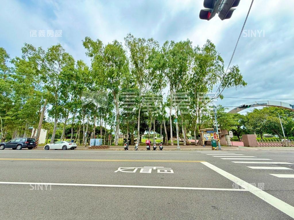 竹南運動公園３房平面車位房屋室內格局與周邊環境