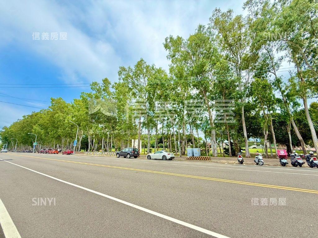 竹南運動公園３房平面車位房屋室內格局與周邊環境