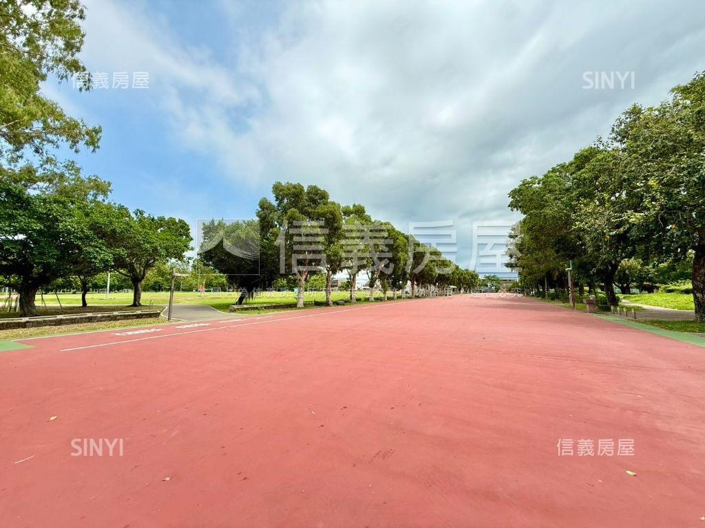 竹南運動公園３房平面車位房屋室內格局與周邊環境