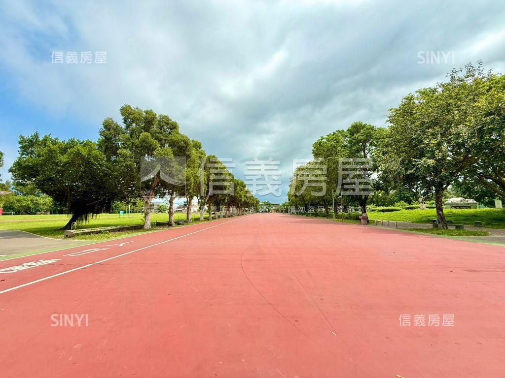 竹南運動公園３房平面車位房屋室內格局與周邊環境