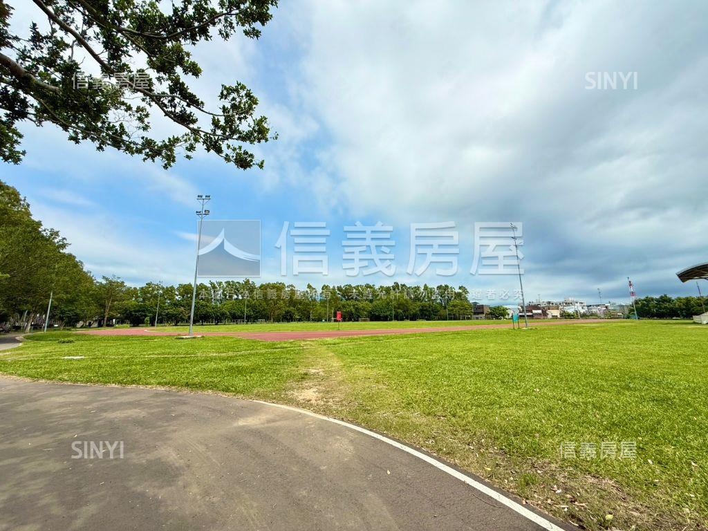 竹南運動公園３房平面車位房屋室內格局與周邊環境