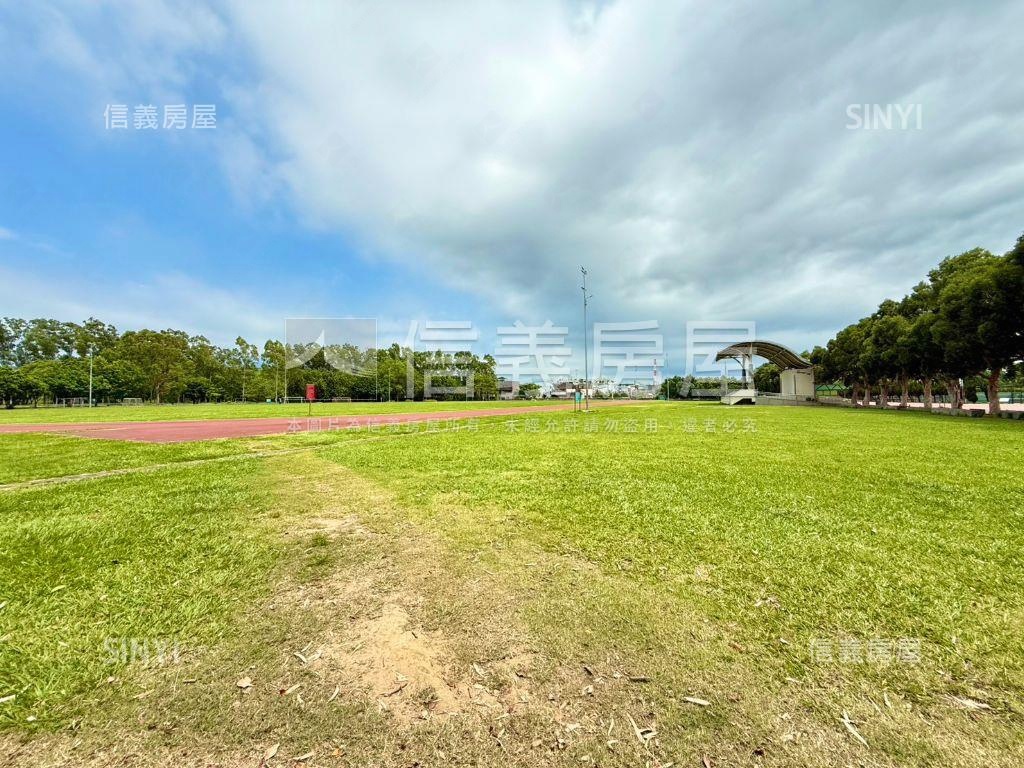 竹南運動公園３房平面車位房屋室內格局與周邊環境