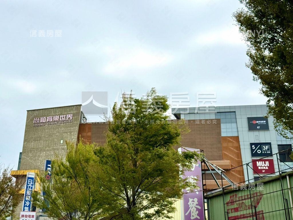 竹南運動公園３房平面車位房屋室內格局與周邊環境