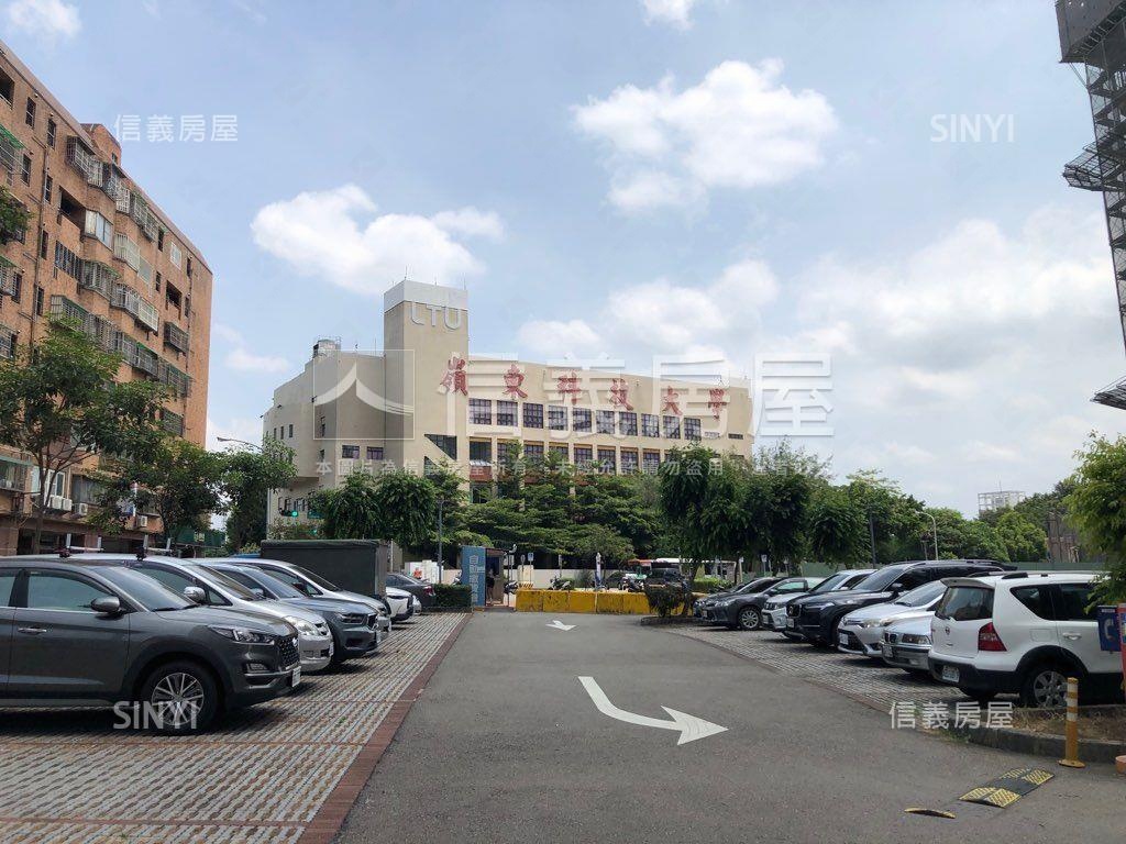 品蔚綠意兩房車位房屋室內格局與周邊環境
