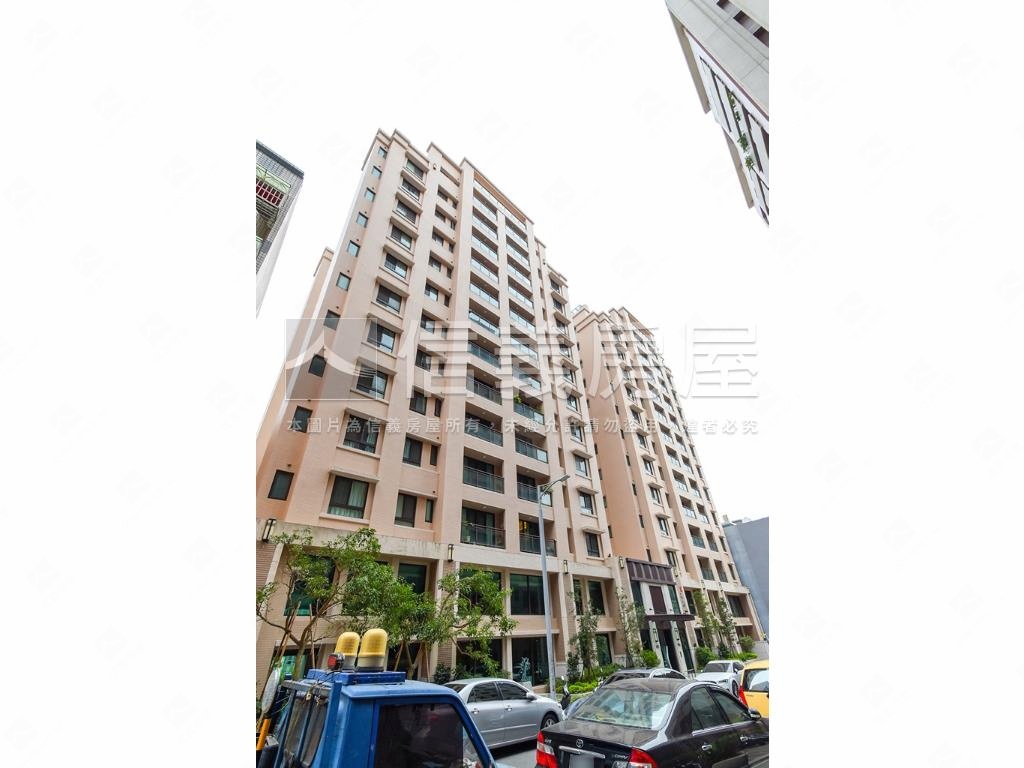 品蔚綠意兩房車位房屋室內格局與周邊環境