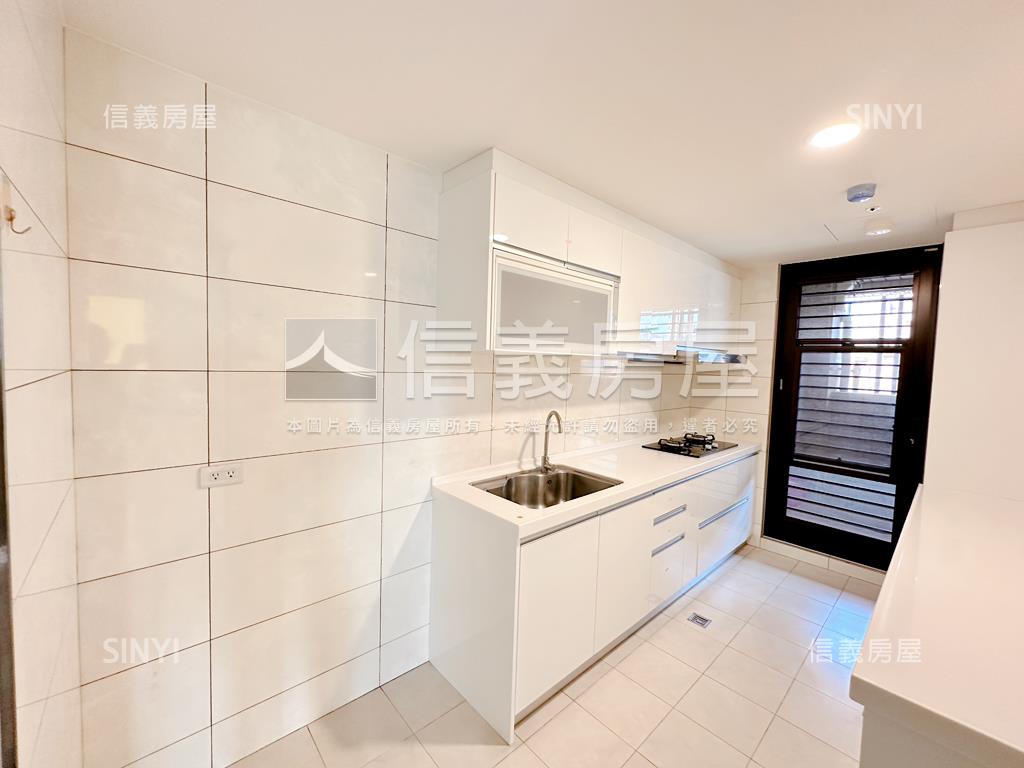 高樓景觀安和苑３房附車位房屋室內格局與周邊環境