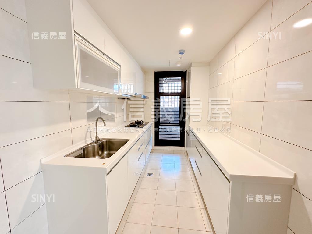 高樓景觀安和苑３房附車位房屋室內格局與周邊環境