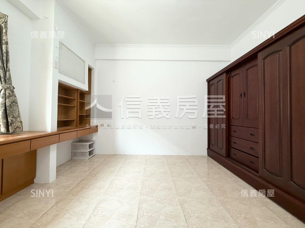 仁武成家首選車庫美透房屋室內格局與周邊環境