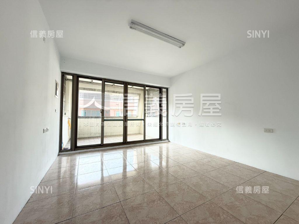 仁武成家首選車庫美透房屋室內格局與周邊環境