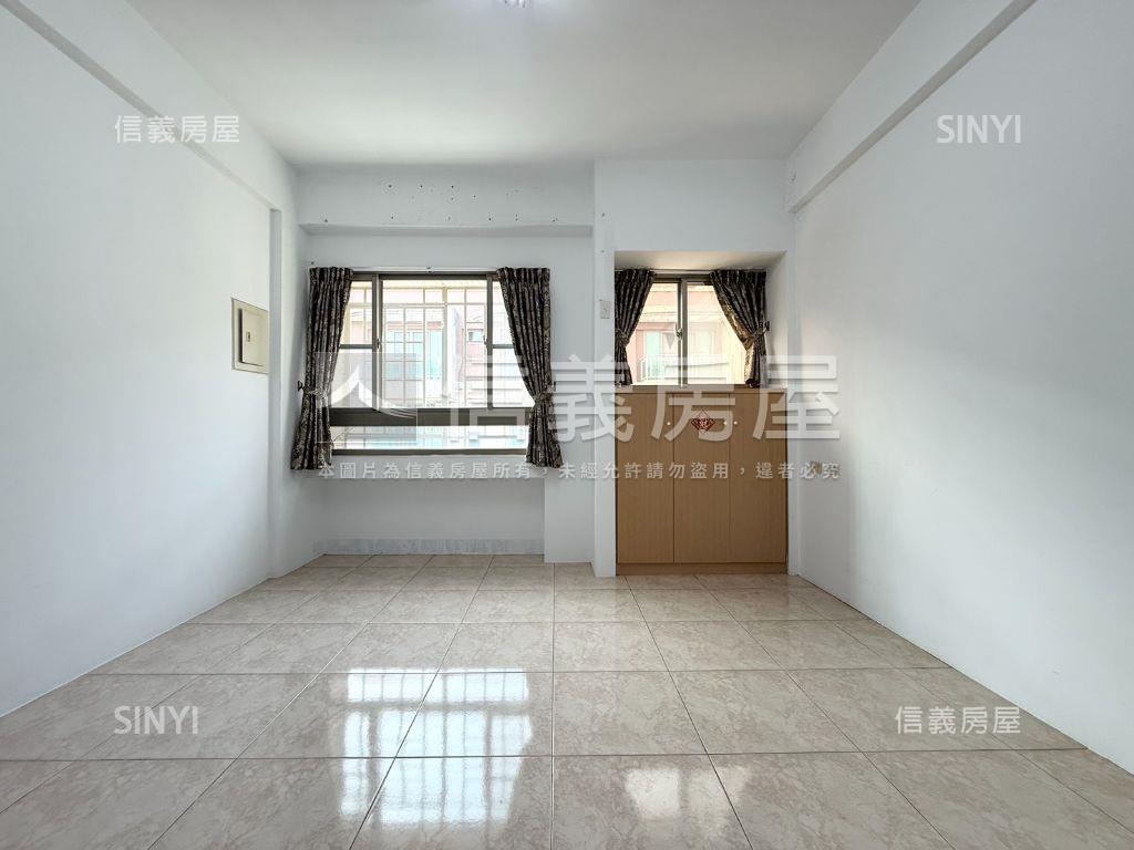 仁武成家首選車庫美透房屋室內格局與周邊環境