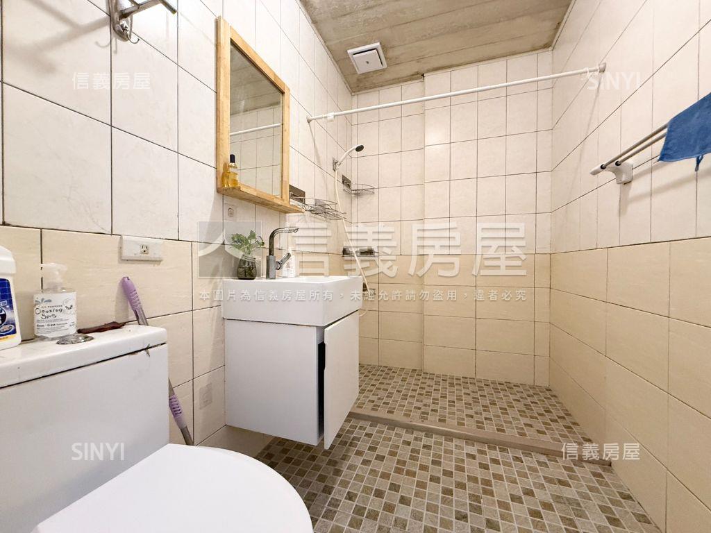 仁武成家首選車庫美透房屋室內格局與周邊環境