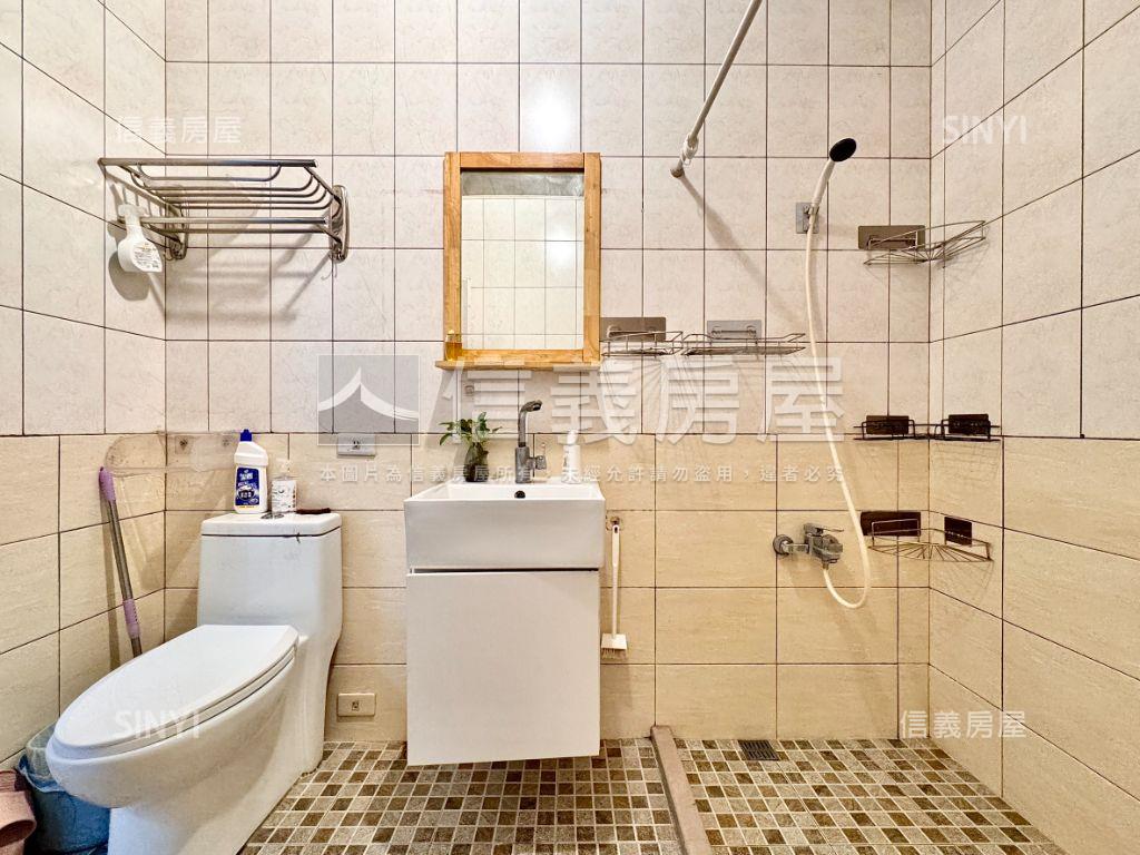 仁武成家首選車庫美透房屋室內格局與周邊環境